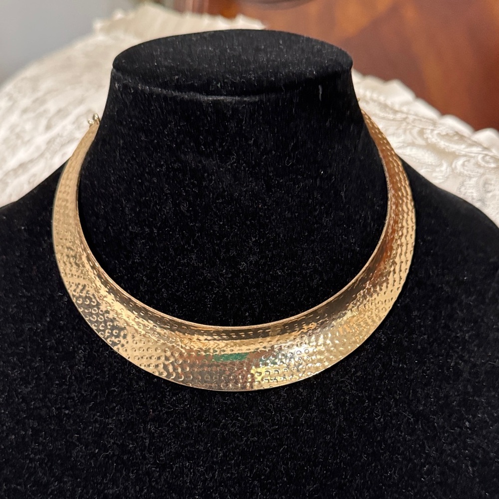 Elegant Gold Hammered Choker Necklace